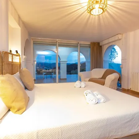 Villa Near San Antonio Sleeps 11 *