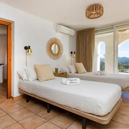 Near San Antonio Sleeps 11 *