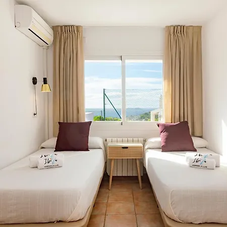 Villa Near San Antonio Sleeps 11 *