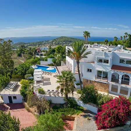 Villa Near San Antonio Sleeps 11