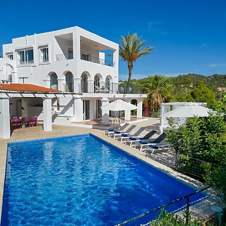 Near San Antonio Sleeps 11 Villa *